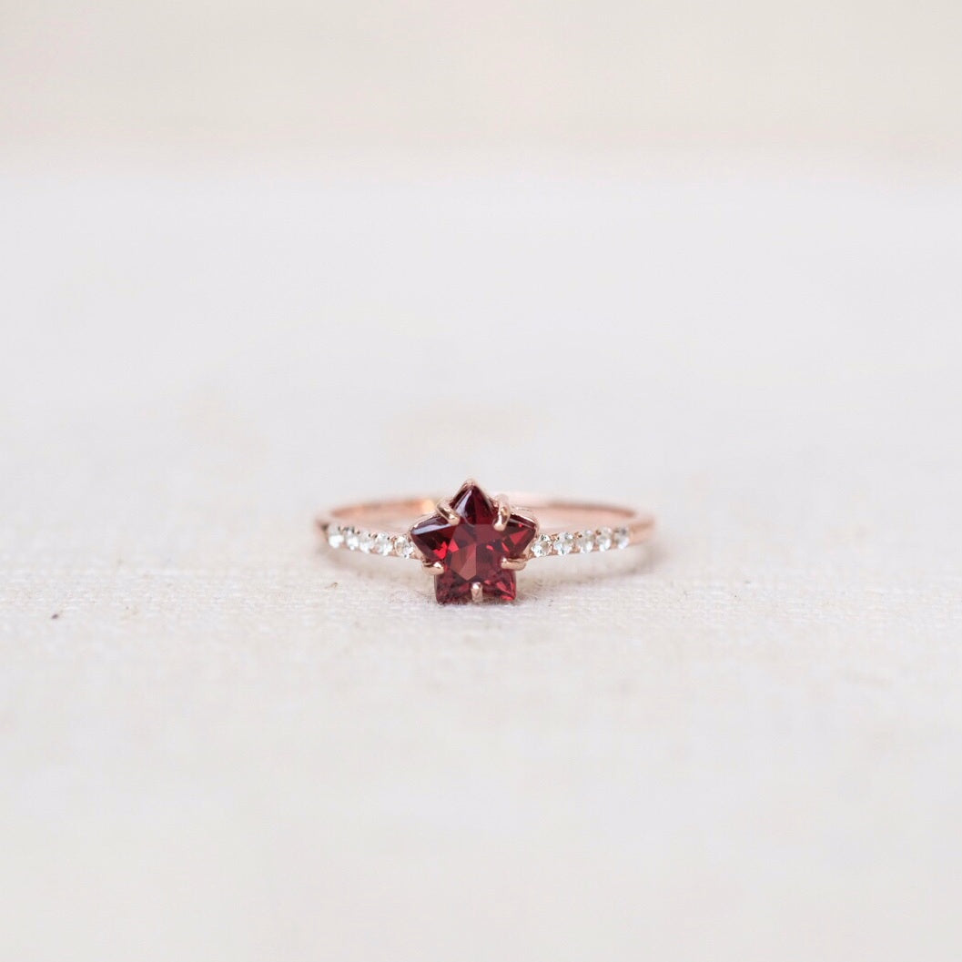 Aglae Star Rings - Garnet