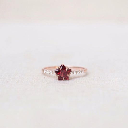 Aglae Star Rings - Garnet