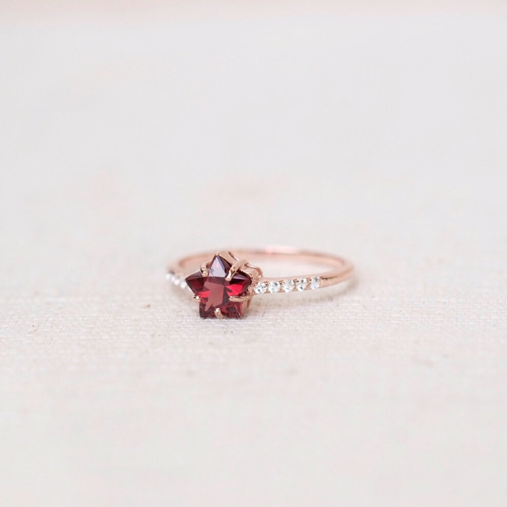 Aglae Star Rings - Garnet