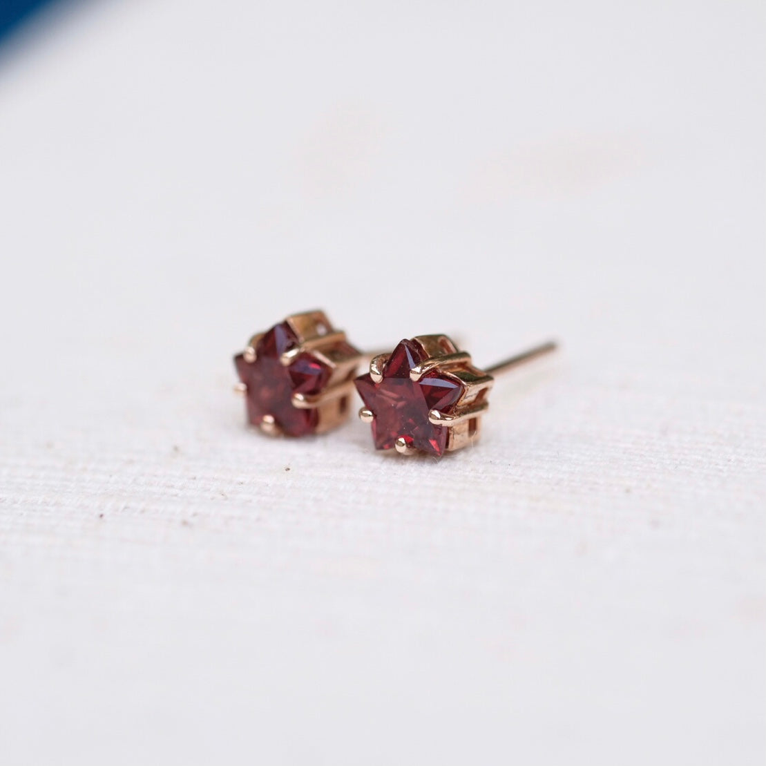 Aglae Star Earrings - Garnet