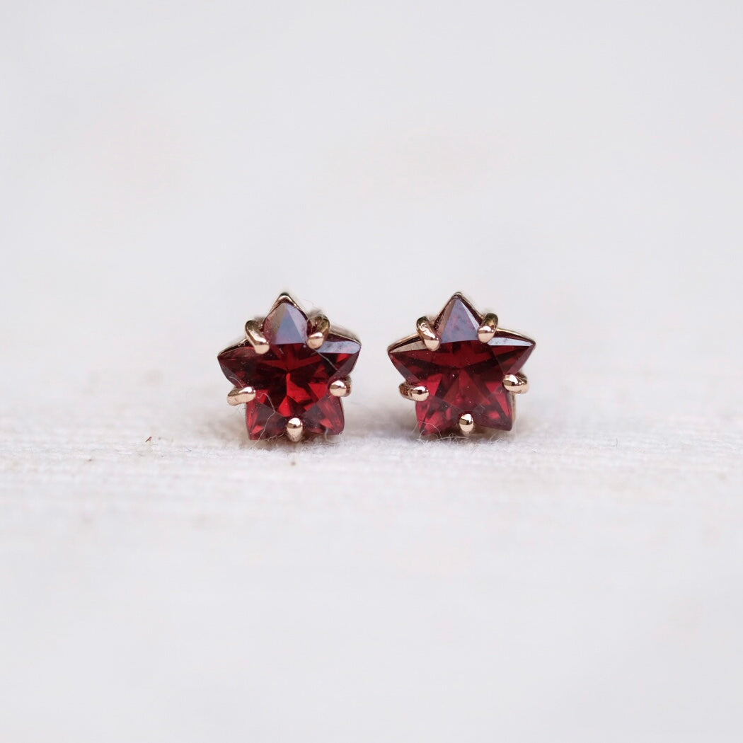 Aglae Star Earrings - Garnet