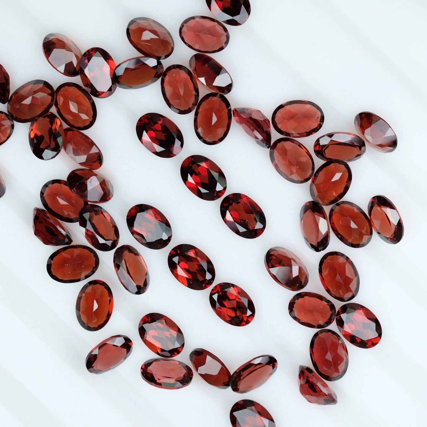 Red Garnet oval 8x6 mm