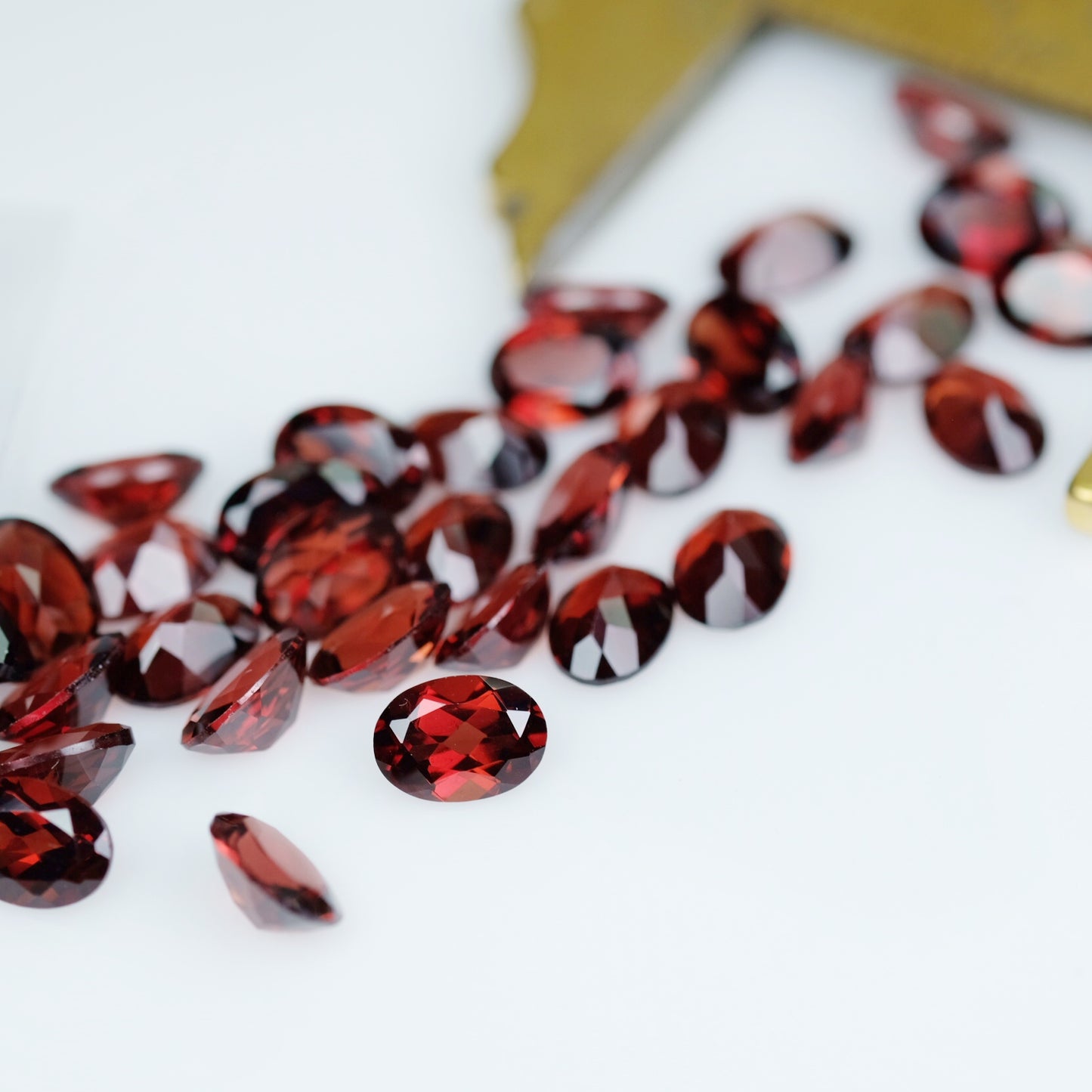 Red Garnet oval 7x5 mm