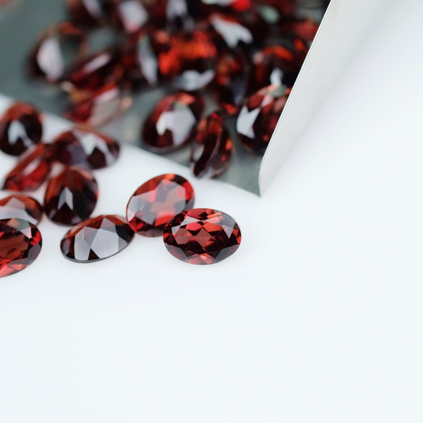 Red Garnet oval 8x6 mm