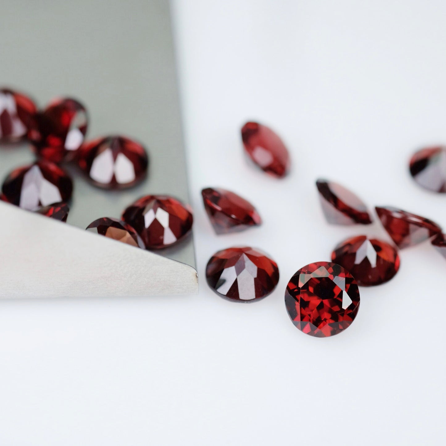 Red Garnet round 6 mm
